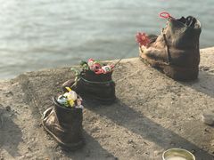 -多瑙河畔鞋履雕塑