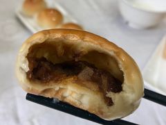 蜜汁叉烧餐包-鹅城