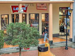 -王府井奥莱临潼小镇(临潼店)