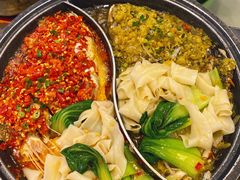 -阿瓦山寨·湘菜现炒·剁椒鱼头王(咸阳总店)
