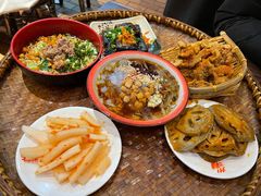 -爆炸头阿姨小四川正宗川味小吃(无任何分店)