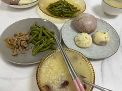 -上海雏渐肥月嫂