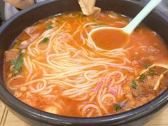 -花馬肆.云南过桥米线(汉神购物广场现场熬汤店)