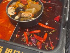-老牌坊云南鱼豆花火锅(哈西万达店)