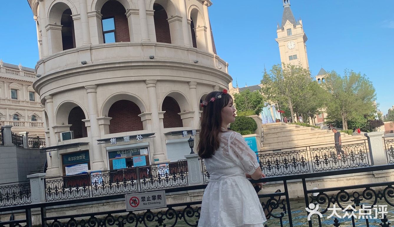 夏天来了，和心爱的人去威尼斯水城划船吃海鲜吧