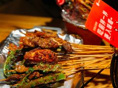 -何师烧烤·小龙虾·江湖川菜·精酿啤酒(成温店)