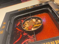 -老牌坊云南鱼豆花火锅(哈西万达店)