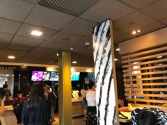 等位区-麦当劳(新华路步步高店)