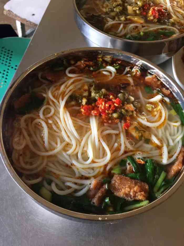 开远兄妹烧烤土鸡米线-"还不错哈,米线特别好,好吃不贵,经济实惠.