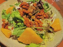 烤菠萝色拉-Golden Lily河内巴黎法越料理餐厅(建国西路店)