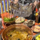 是从曲靖富源空运过来的酸萝卜丝，还有新平酸菜发酵而来