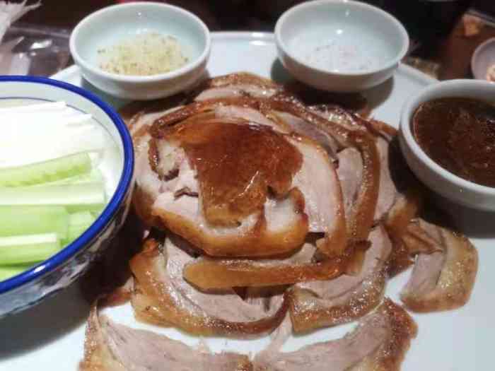 额娘春饼·烤鸭(华北七楼店)-"[薄荷]环境: 超级好吃的烤鸭来啦,整体.