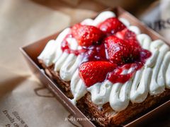 草莓脏脏起酥面包-多乐之日(五道口店)