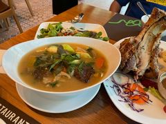 -Chom Cafe and Restaurant