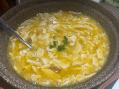 石锅蟹黄豆腐-周家二小姐的菜(西津渡店)