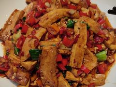 -阿瓦山寨·湘菜现炒·剁椒鱼头王(咸阳总店)