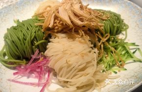Qingyuan Chicken Noodles with Shredded Chicken