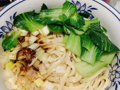 油泼拉条子-楼兰古丽·新疆拌面·清真(华阳城店)