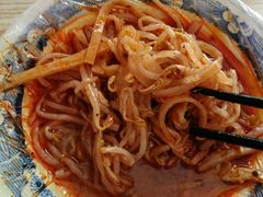 -牡丹广场薛栓子擀面皮大王