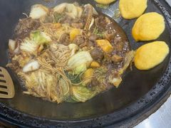 -粘豆包柴火铁锅炖