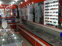 -朱师傅眼镜·蔡司·依视路·尼康(市先进店)