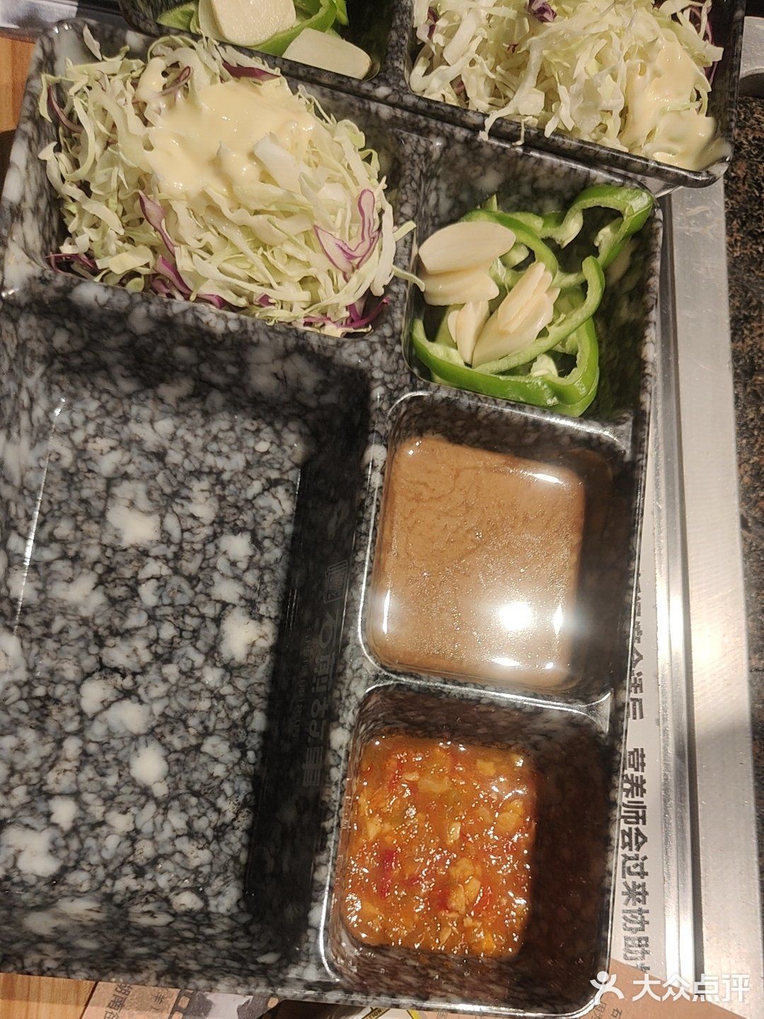 时间故事是全国首家以铁板烧与韩国料理结合的石板烤肉料理