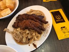 焖凤爪与腐竹-松發肉骨茶(先得坊店)