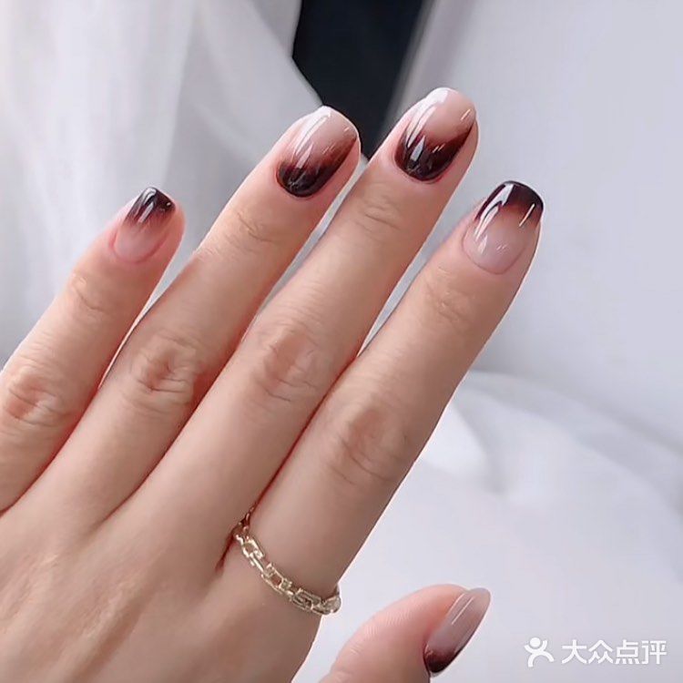 棕色系美甲咖啡加奶盖