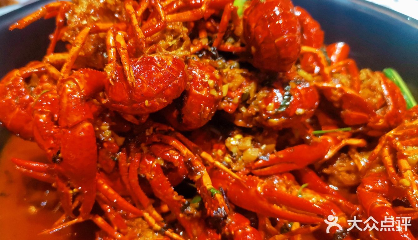 烟火气息十足的深夜食府