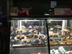 面包甜点陈列柜-星巴克(秦皇岛乐都汇店)