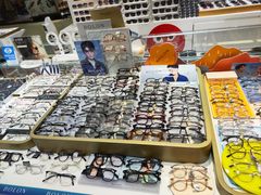 -美式眼镜·授权蔡司.依视路.尼康.豪雅.明月(人民广场店)