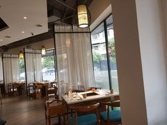靠窗位-小牛叔鲜切牛肉·火锅·烤肉自助(公济桥路店)