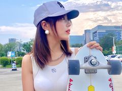 -迪卡侬成都天府店-停车场