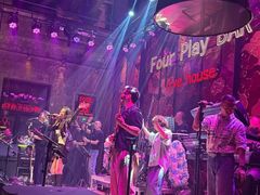 -FOUR PLAY BAR
