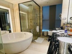 -天津梅江中心皇冠假日酒店
