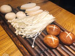 菌菇拼盘-泥炉烧肉师(新街口金銮巷店)