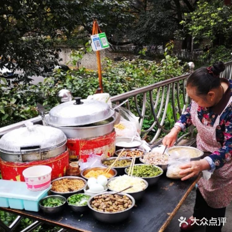 本地推荐!重庆地道早餐糯米团摊摊攻略