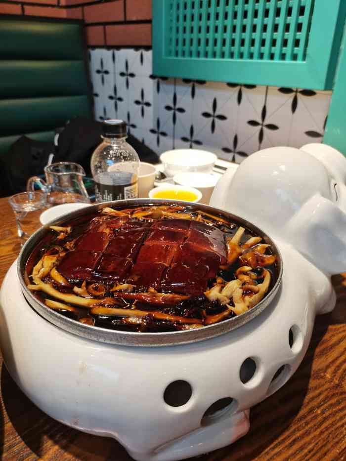 阿甘小馆(陇海路店"只看门头,根本不能想象到生意会这么火爆.