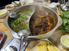 -沈记酸菜牛肉火锅店(九号路店)