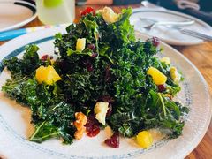 羽衣甘蓝蔓越莓洋葱芝士沙拉-SMOKI & CO(五大道店)