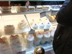 -白玉兰食品甜凤店(合生汇店)