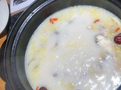 -洪氏嗨捞·广东猪肚鸡·椰子鸡火锅(西咸万象城店)