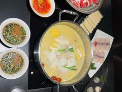 -鲜入唯煮·港式海鲜牛肉火锅(金宝街店)