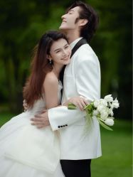 点击看大图 -至臻微拉婚纱摄影