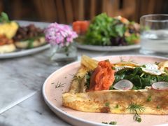 烟熏三文鱼荷风方蛋饼早午餐-The Rug Cafe(王府中环店)