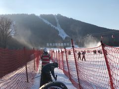 -亚布力新体委滑雪场