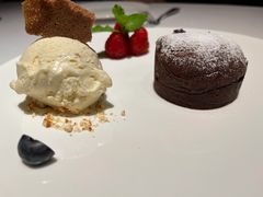 巧克力蛋糕配百香果冰淇淋-Oyster Talks 四度蚝法餐厅