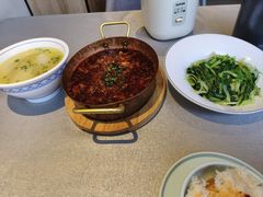 -有红鸡毛店·川菜(建设路店)