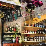 ‍♀️这家店的装饰以复古为主，连碗筷都是那种复古的感