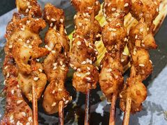 -何妹湿辣牛肉·粤式烧烤砂煲(桂雅路店)